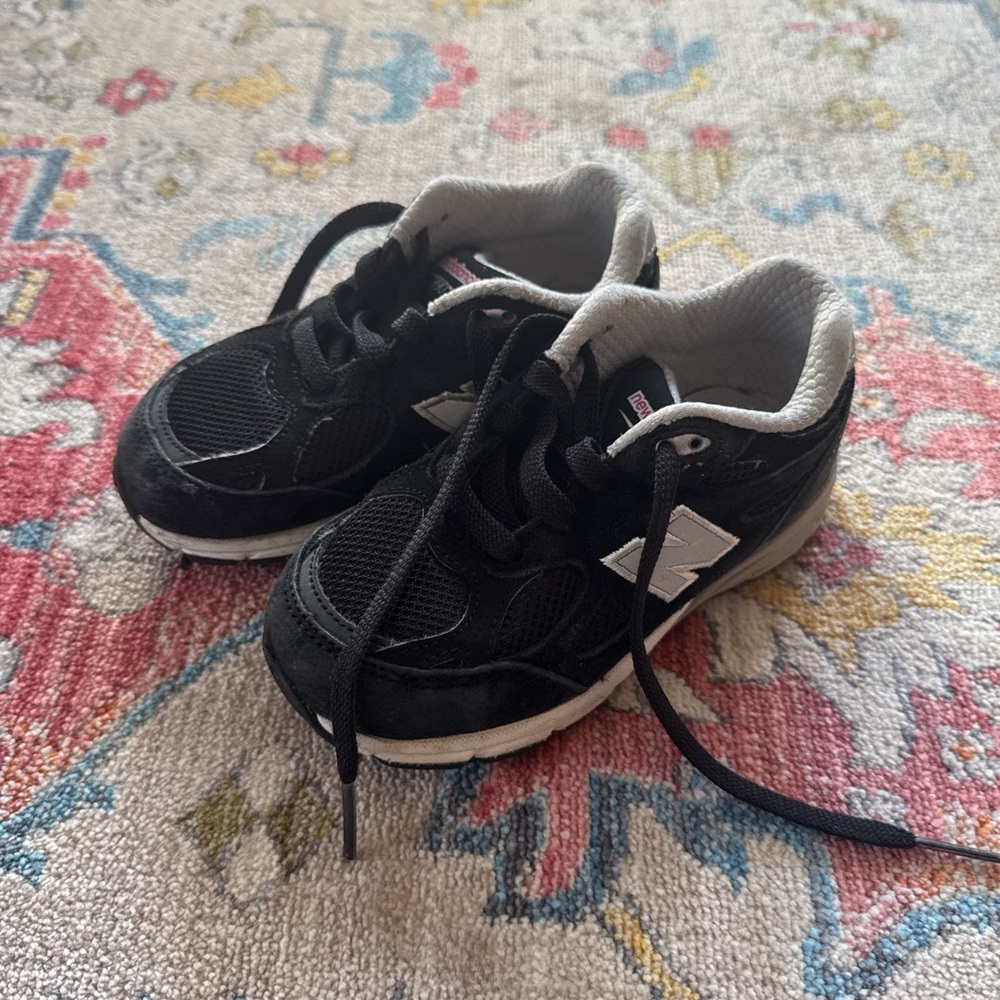 New balance 990 in black toddler size 8US